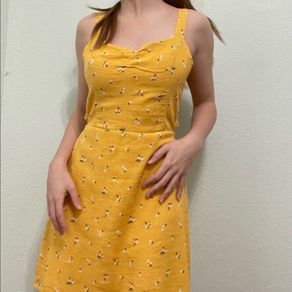 Hollister Dresses & Skirts - yellow floral hollister mini dress